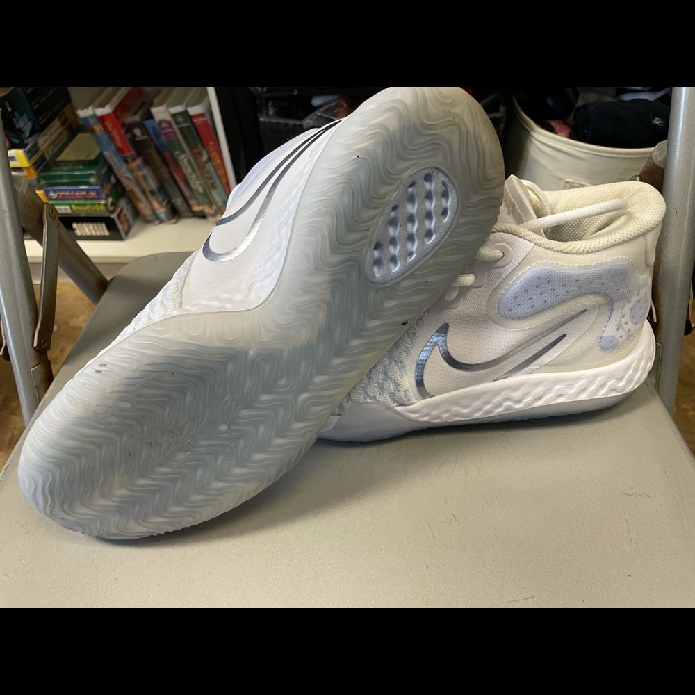 7.5 NIKE KD TREY - Picture 8 of 12